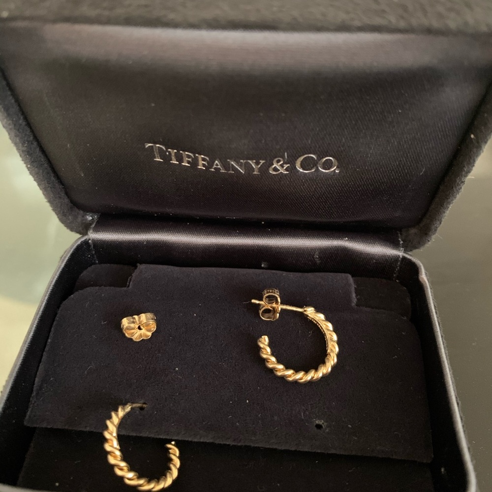 Tiffany & Co. 18 k yellow gold earrings.